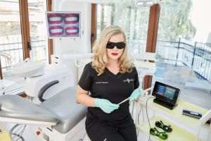 Descoperă beneficiile aduse de tehnologia laser în tratarea a numeroase afecţiuni stomatologice